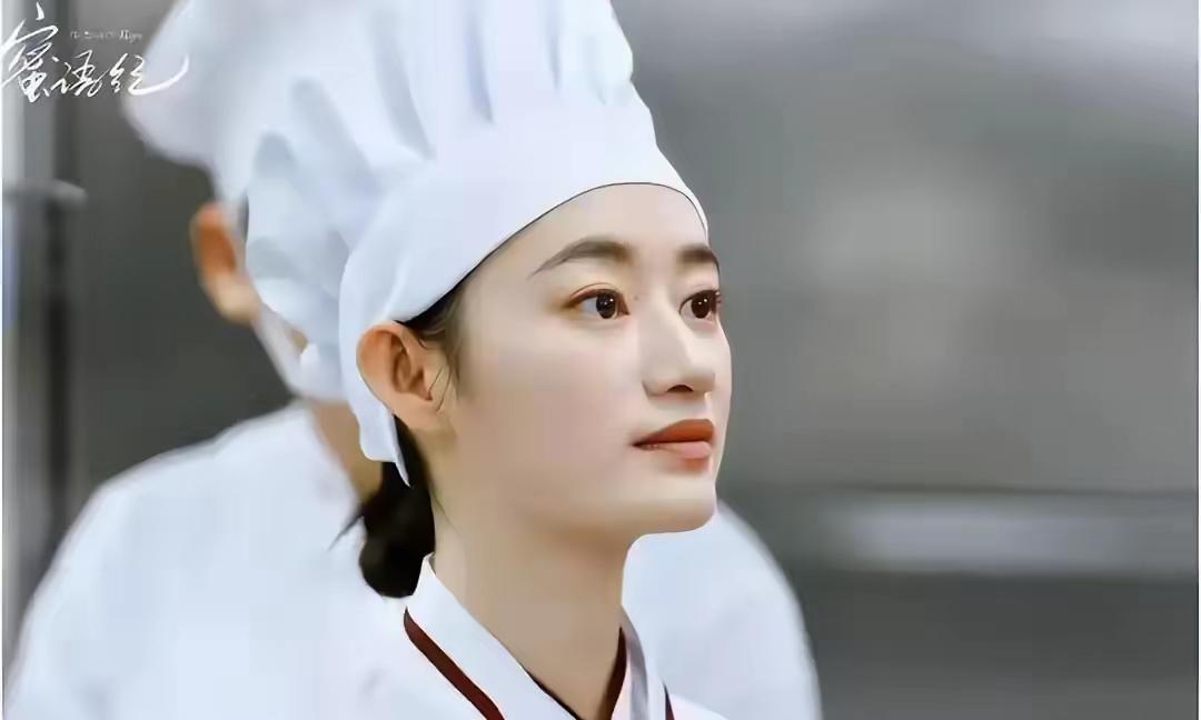 《蜜语纪》李翘琪出场即高光，出手不凡，牛气冲天。
她和许蜜语是闺蜜。首次出场是在