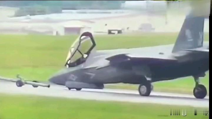 F-35刚落地就砸脸，美军天价五代机的脸真丢大了
 

你敢信吗？一架造价上亿美