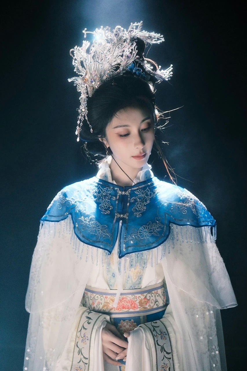 张小婉让国风美学具象化了张小婉银凤冠这套妆造真的太美了 