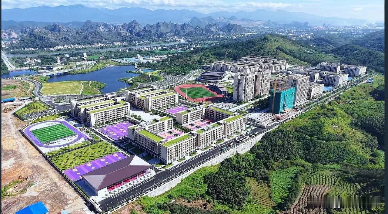 厉害👍🏻！不是说生源变少了吗？广西玉林市北流某所学校（城）2025年高一新生