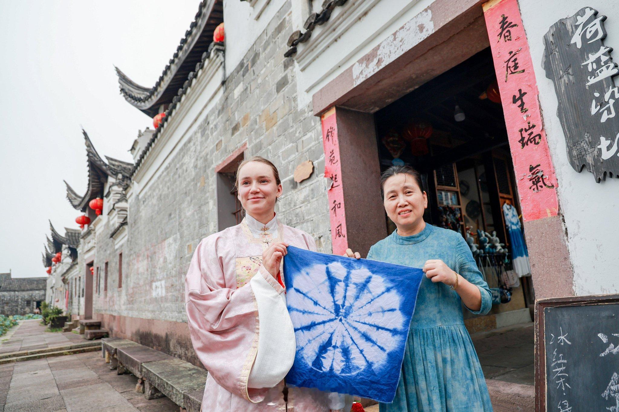 莱巴金娜参加宁波的活动，太美了吧！网球talking大会 ​​​