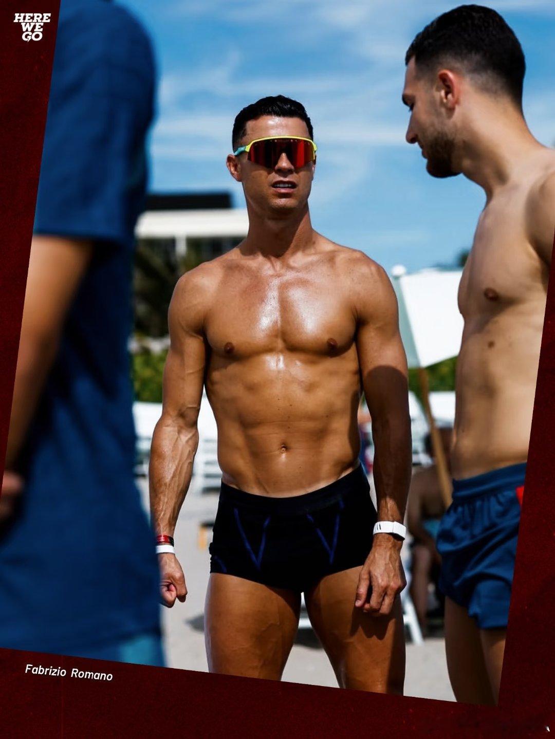 克里斯蒂亚诺·罗纳尔多（Cristiano Ronaldo）与他的葡萄牙国家队队