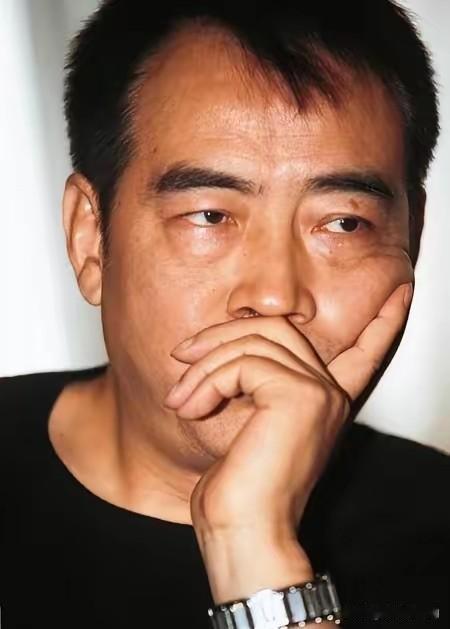 砸了三个亿，花了整整三年。
结果被一个连正经工作都没有的待业青年，用几天的功夫、