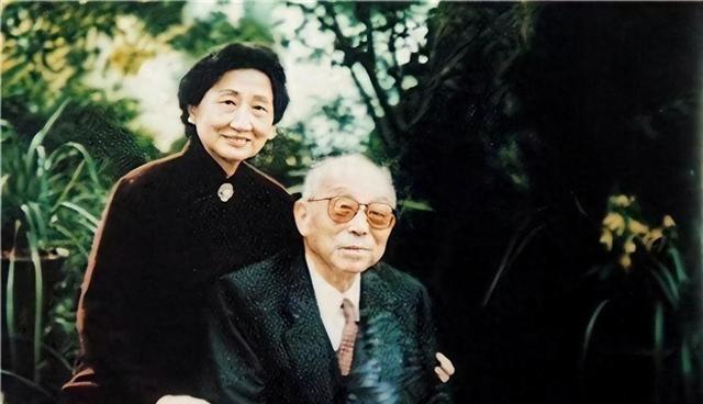 蒋介石临终吐实：为啥困了张学良 54 年？答案比 “记仇” 更戳心
张学良和蒋介