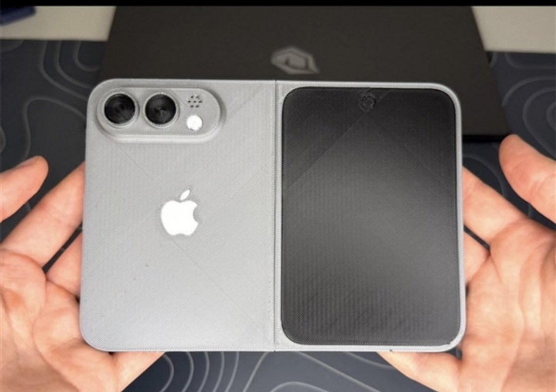 曝折叠屏iPhone无长焦镜头 看得出来苹果这次取舍很明确，优先保住铰链、电池和
