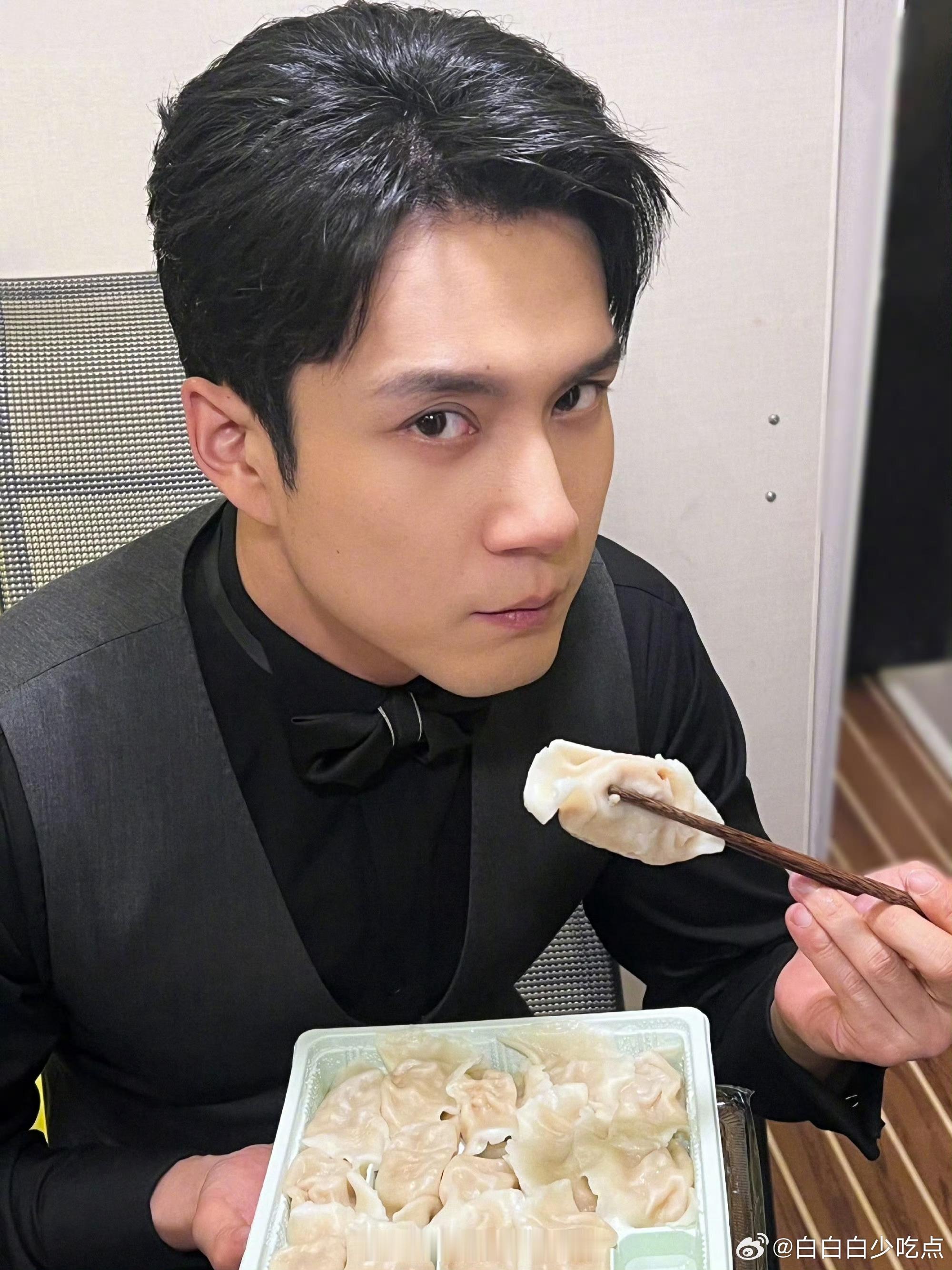 全世界我再也找不到比韩东君还要萌的小兔了。 