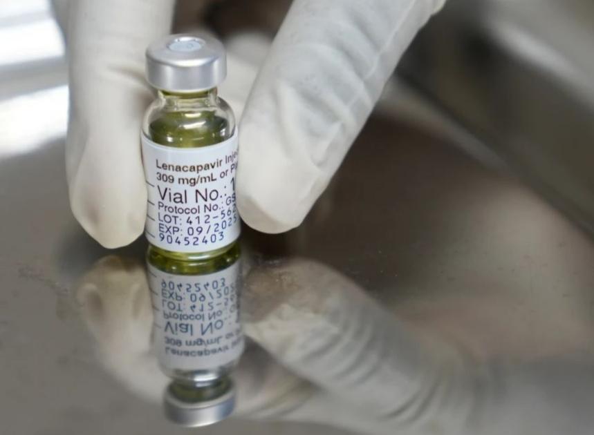 特朗普断供75%援助！全球抗艾遭数十年最惨挫折，250万人无药可救
 
特朗普重