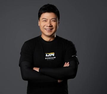 2024年大闹张雪机车的王铸什么来头和水平？
一、国际参赛经历
王铸曾参与国际赛