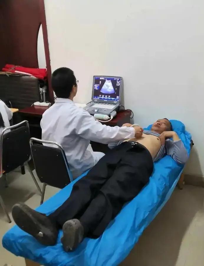 近几年丫头每年都要带我和老婆去医院健康中心进行一次全面查体，基本都没啥大问题。近
