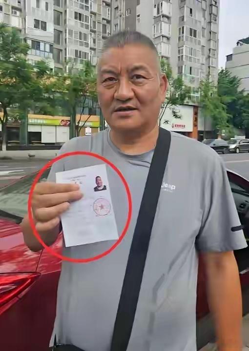 高考钉子户梁实成绩公布了他终于成功了不是成功考上川大，而是成功的把高考变成了自己