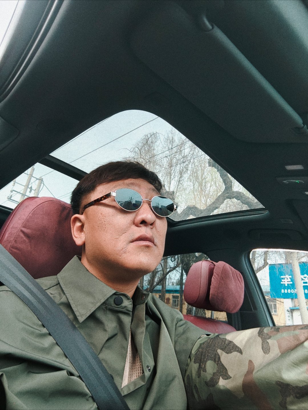 孙红雷连夜关闭了人脸支付最近准备把头发留长，就没人说长得像了 