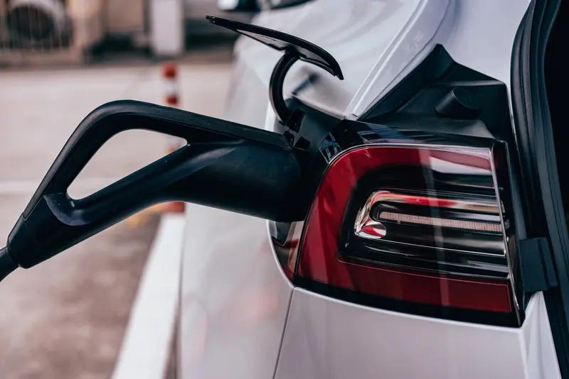 选择和努力，哪一个更重要 选择和努力，哪个更重要？其实它们相辅相成。选择是方向，