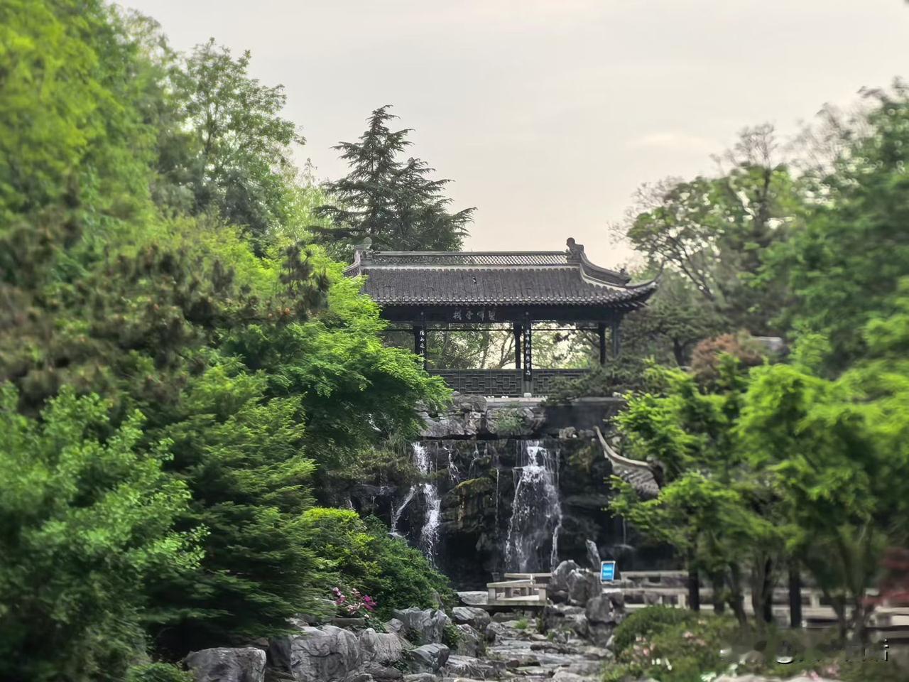 用本我、自我和超我，也可以很好的解释道与术，毕竟大道至简嘛！比如学生时代，特别是