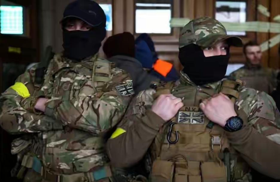 直接打死，不要俘虏！
俄军在红军城的攻坚战之中一旦发现美国雇佣兵，就直接消灭，根