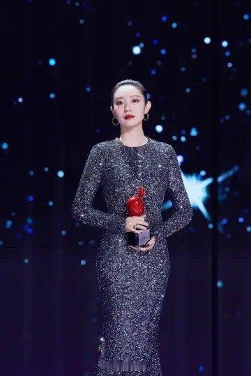 王佳佳都差点忘了摄像机 家人们谁懂啊！王佳佳演东北女人直接“杀疯”了！那股子自然