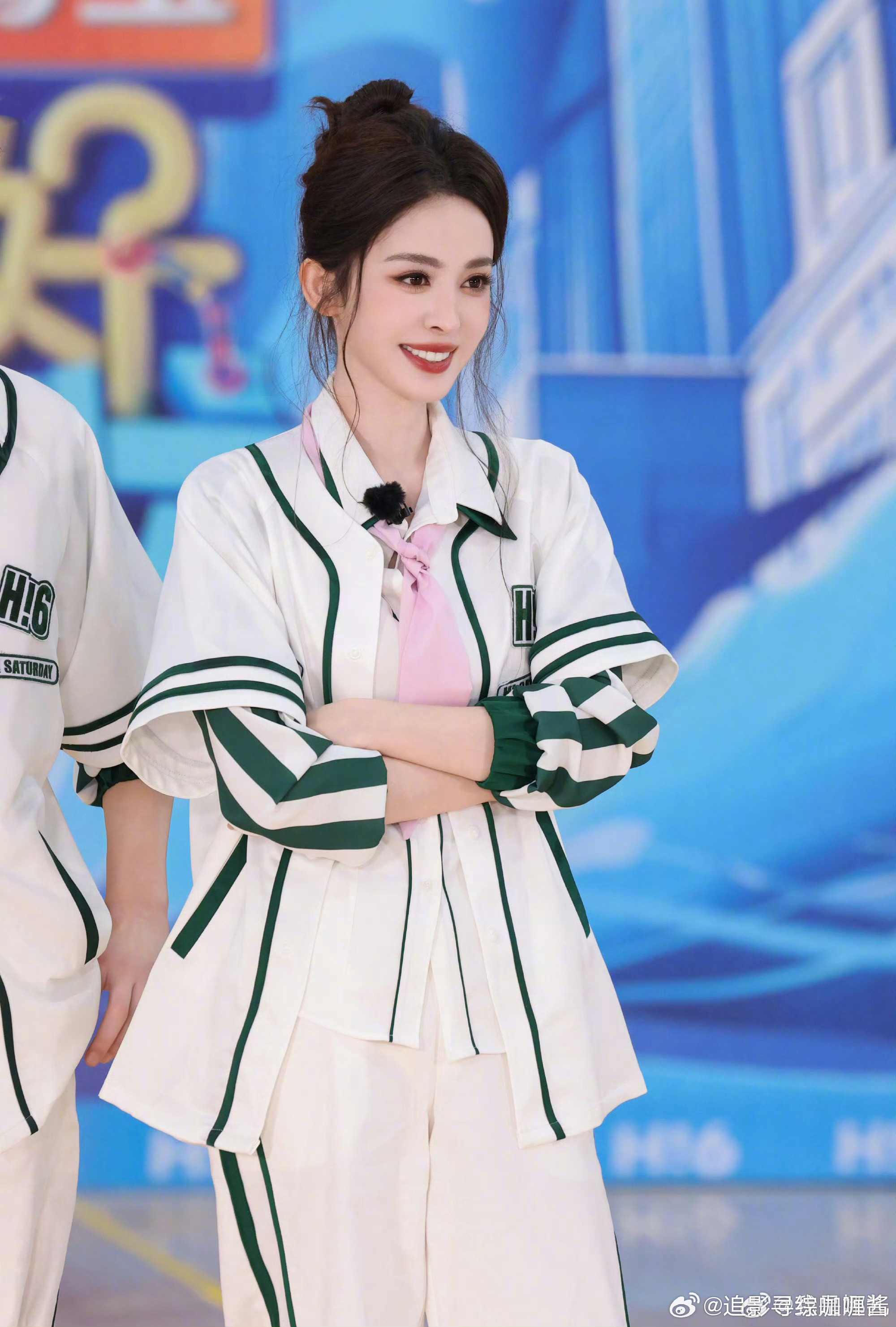 张真源主动帮娜扎做任务张真源飞着就来了密室大逃脱娜扎被吊在半空中的时候张真源大概