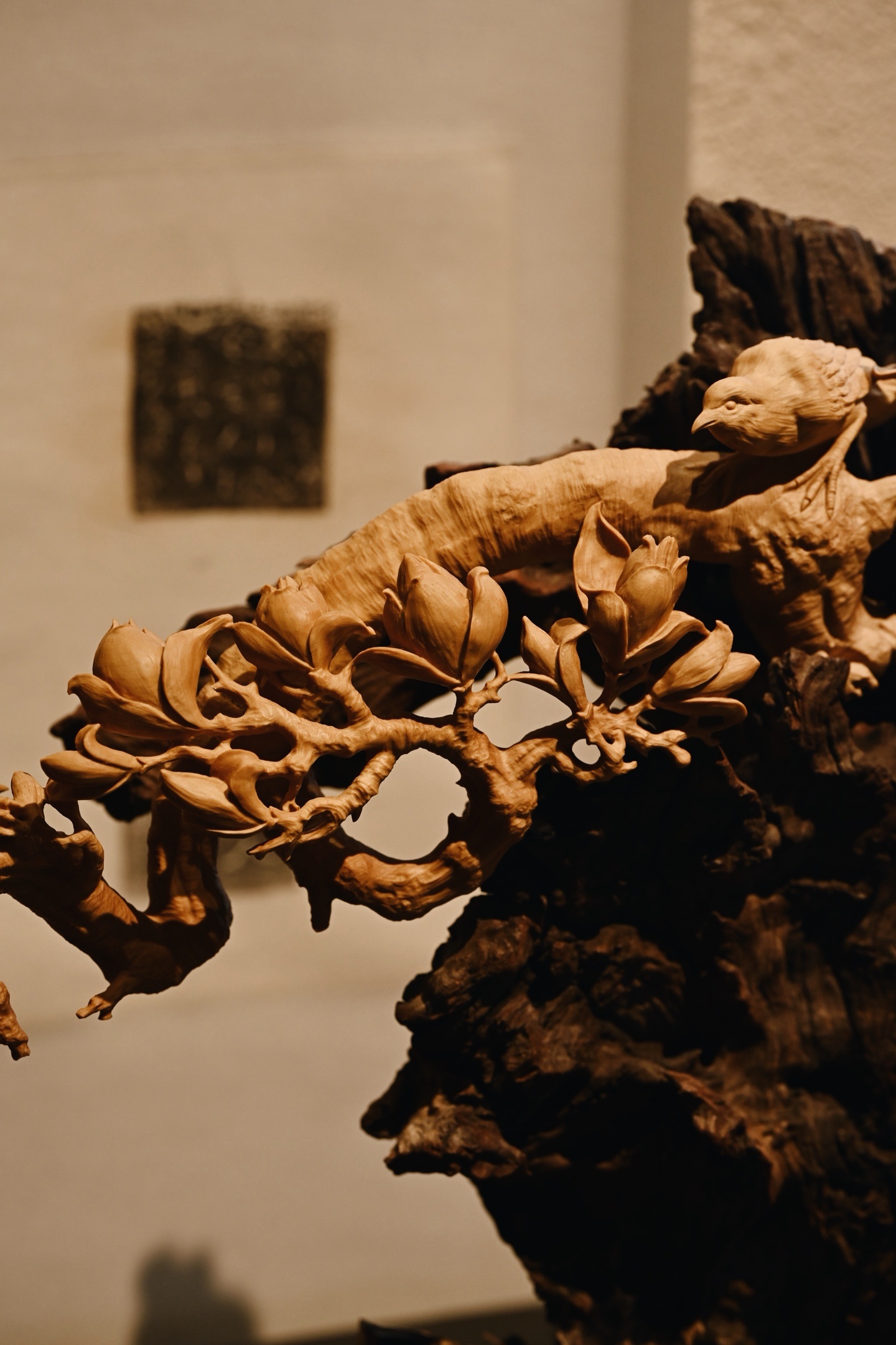 黄杨木x风化木 | 玉堂富贵 摆件取料清雅，巧妙雕刻，玉兰吐花展瓣，珠蕊流翠欲滴