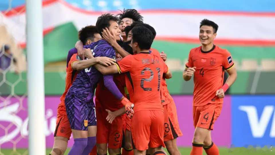 U23国足首发出炉！安东尼奥连换6人，蒯纪闻先发，王钰栋替补在2026年U23亚