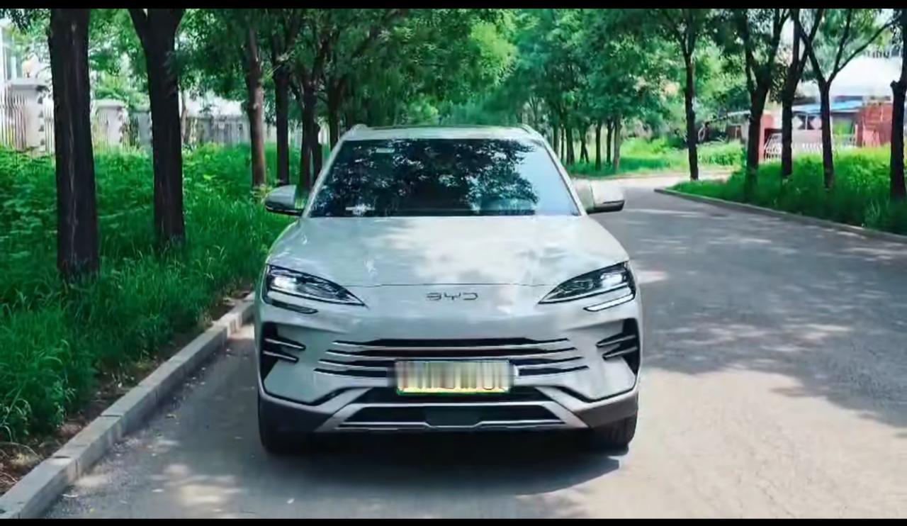 买车的时候我研究的是宋 PLUS 的续航，智能化，性价比。
这车 112km 纯