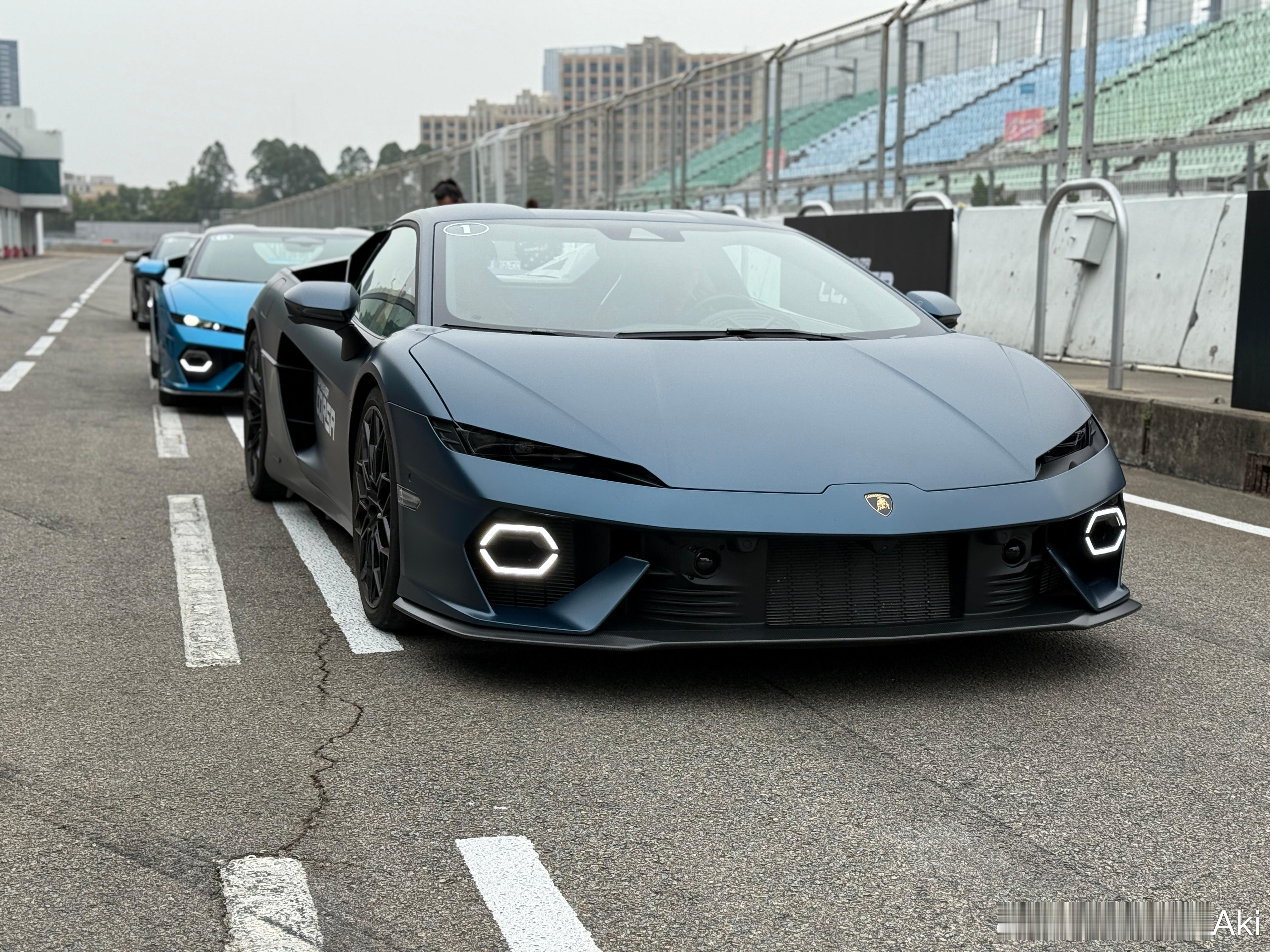 一会儿看看能不能驯服这台新蛮牛 珠海·珠海国际赛车场