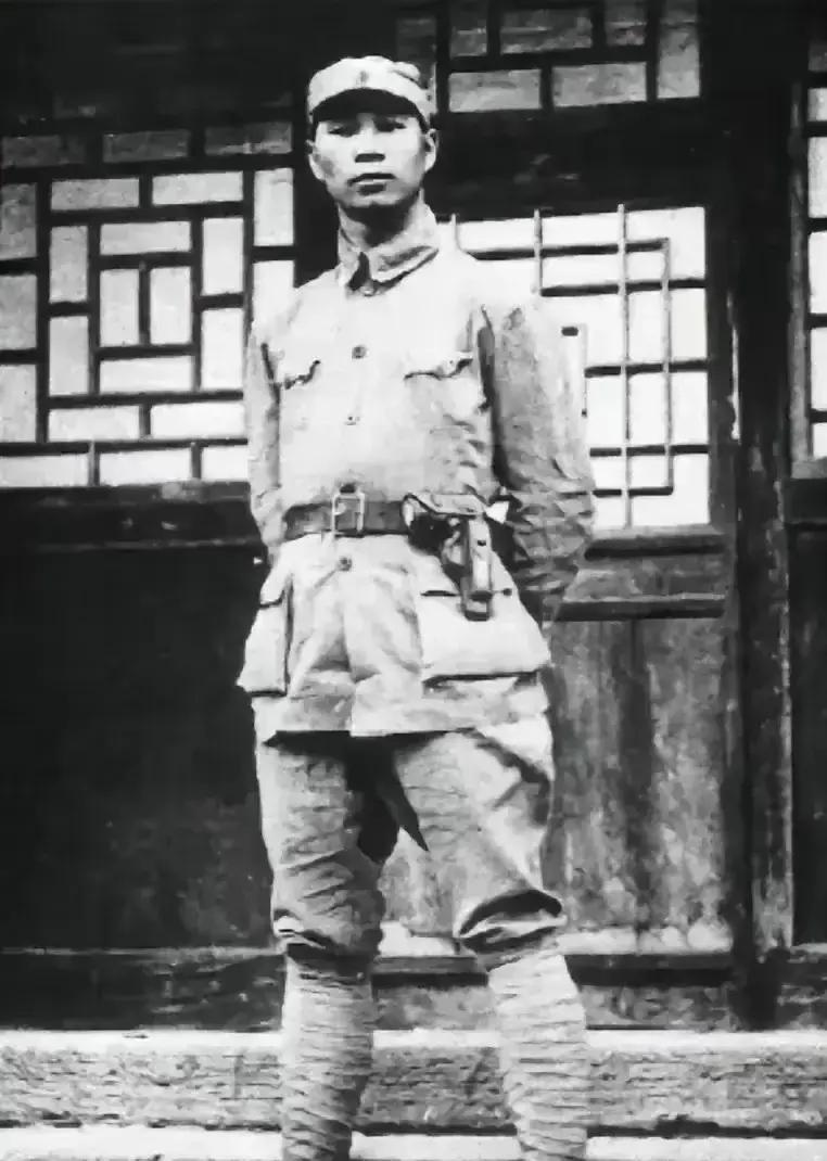 1937年，八路军独立团团长杨成武硬着头皮请地主吃饭，希望地主们捐款抗日，谁也想
