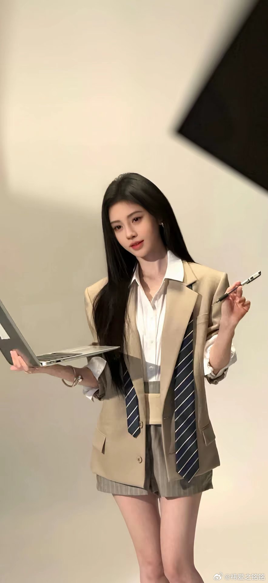 鞠婧祎 狐步踏碎光影，暗香腐蚀镜子✨凡人看不清她 鞠婧祎画中仙鬼塑鞠婧祎的人是神