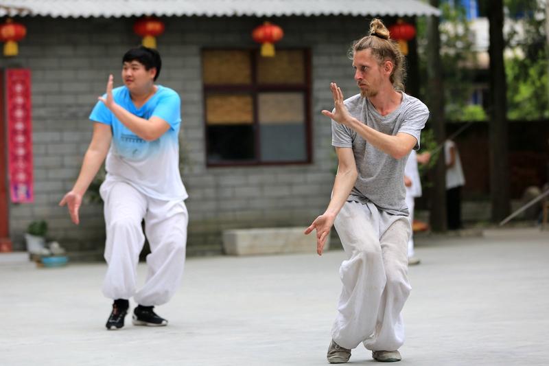 美国小伙习武15年，金发竟变黑发？这背后大有乾坤！
 
你能想象吗？一位美国小伙