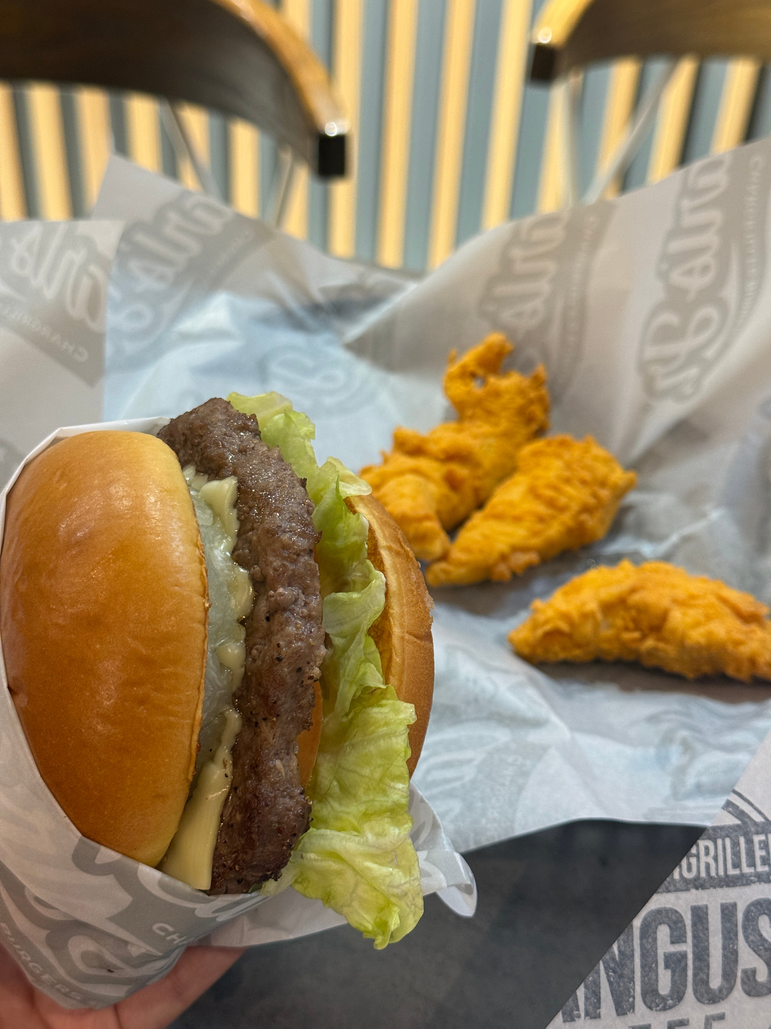 打破早班机记录，凌晨三点赶飞机。理论上来说，平时周五我熬完夜正好是这个点