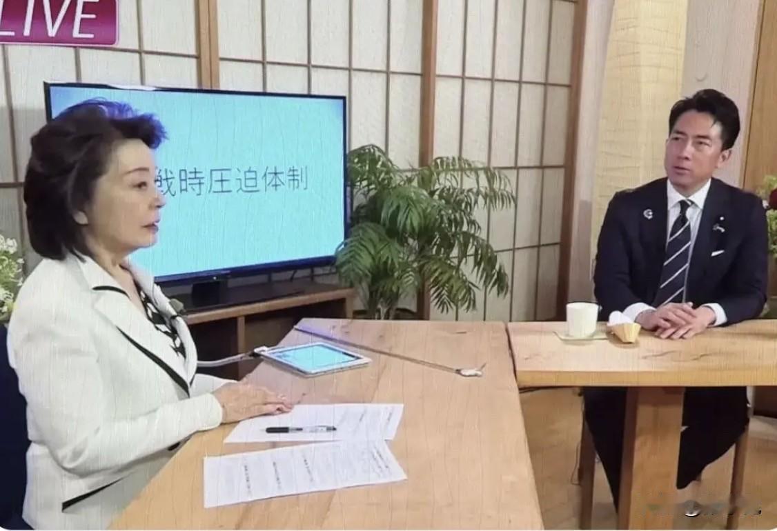 联合早报7月19日报道：“日本防长小泉进次郎公开提出，日本应毫无禁忌地讨论与核武