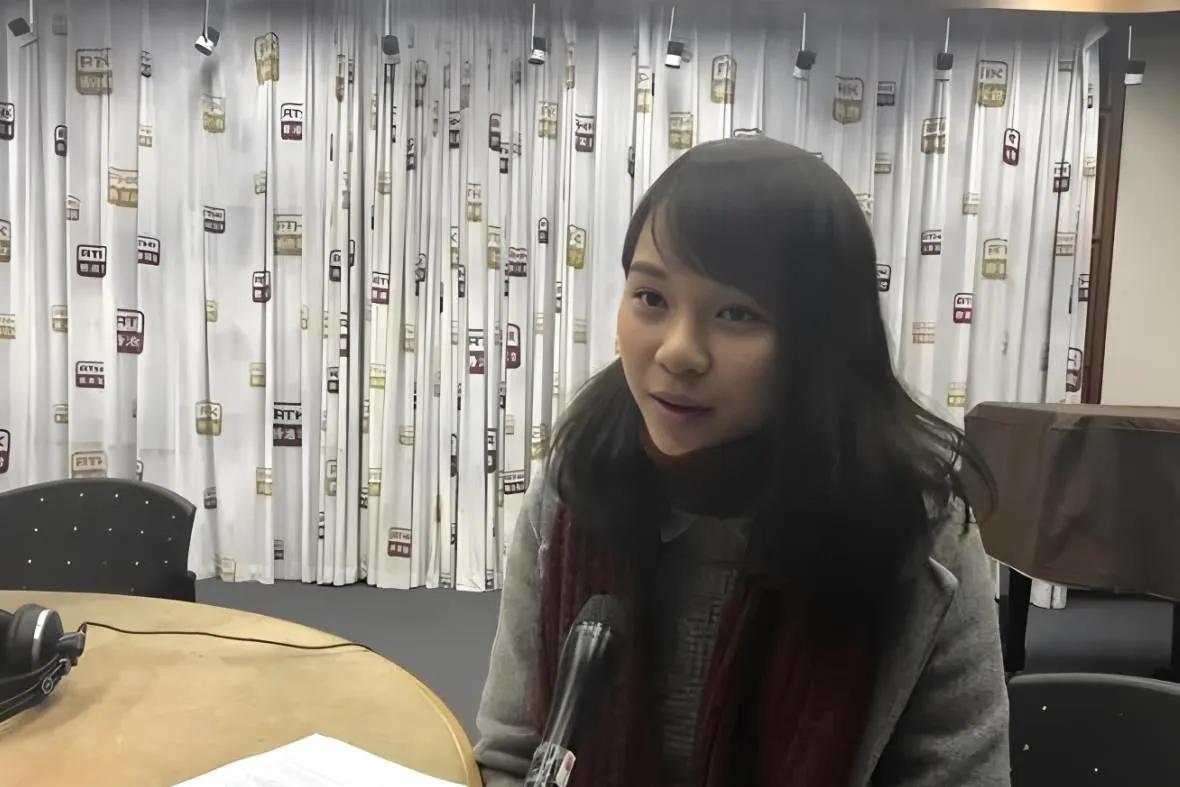 周婷，曾是“港独”组织的活跃分子，弃保逃往加拿大留学后，虽然拿到了硕士学位，但生