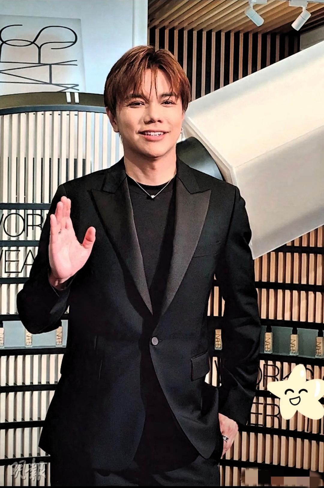 内地演出市场如今是死死的，一封举报信搞得整个内地演出市场风声鹤唳。

谁知英皇的