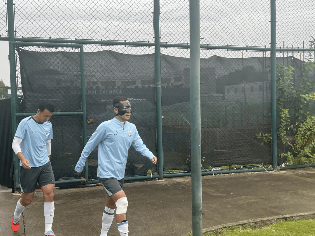 杨翼：吴曦戴面具参加最后一练，于汉超重新回到合练