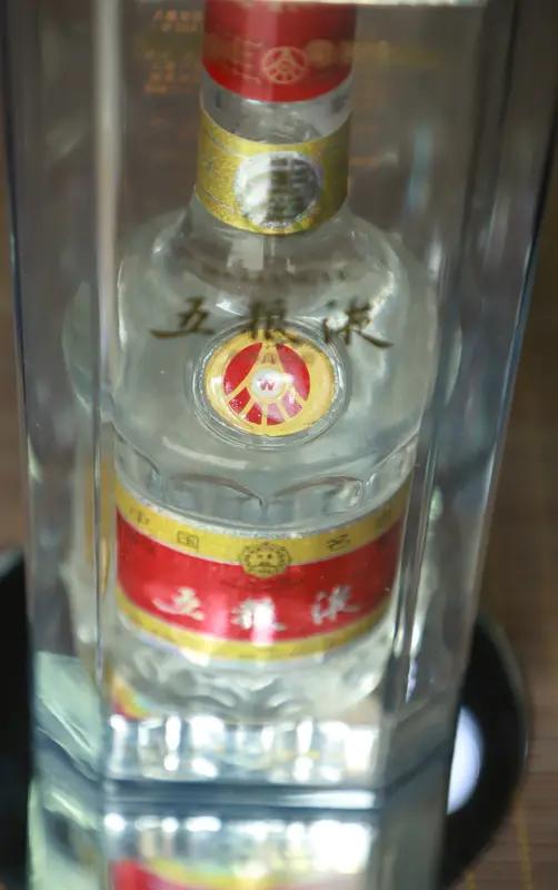 当一家千亿级别的行业龙头，为了管理层顺利交接、为了粉饰短期业绩增长，就能随意篡改