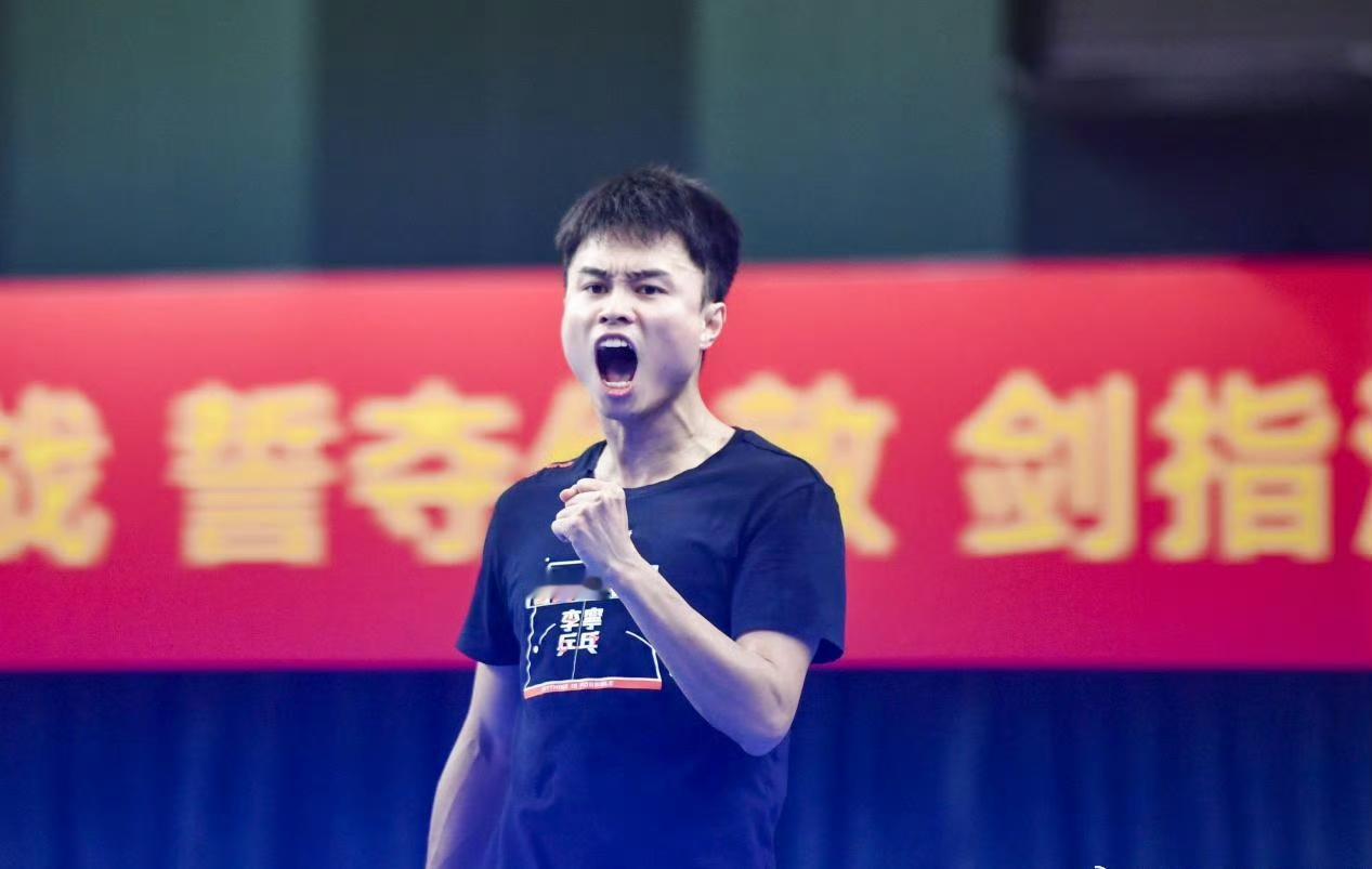 周启豪胜出！获得伦敦世乒赛参赛资格！
在第一阶段胜出进入第二阶段比赛的徐瑛彬首轮