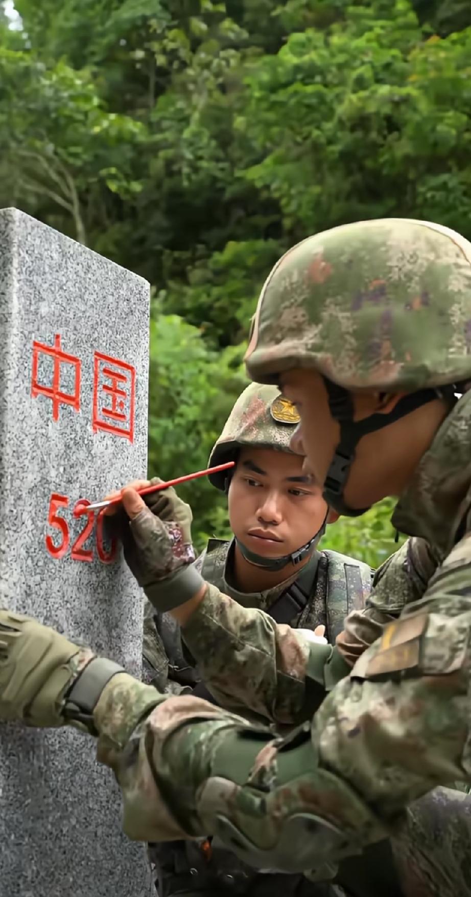 君子一言

      人要懂得退场。 当别人不需要的时候，应该学会收回热情并礼