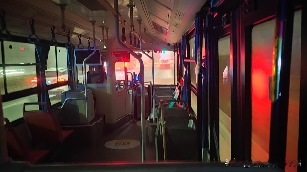 每天早晨去上班基本上是专车。