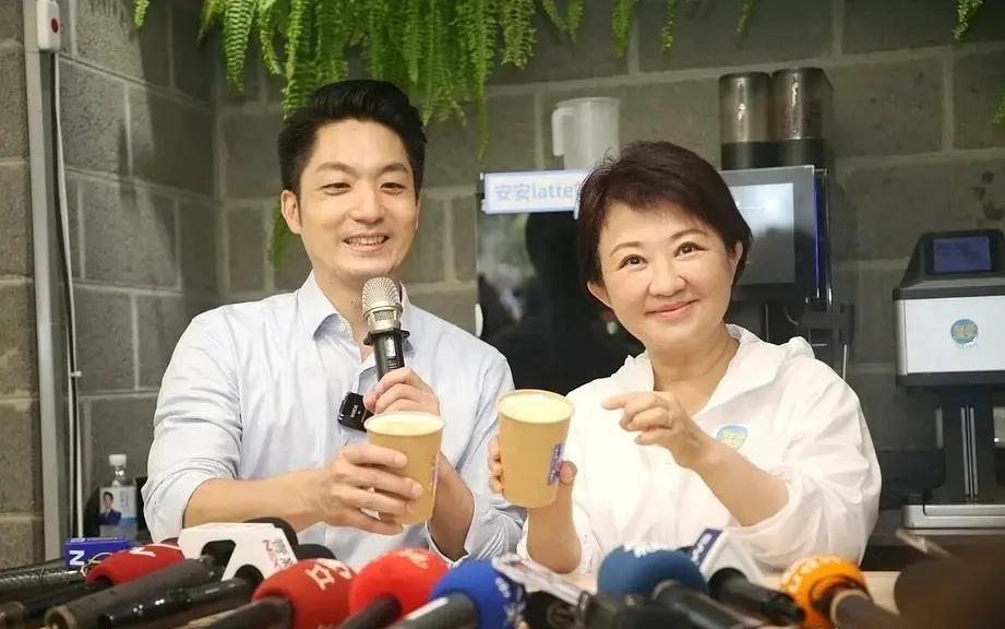 卢秀燕2028起手式，竟然是给蒋万安当竞选主委。
蒋万安宣布卢秀燕当竞选主委，确