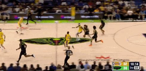 反击快攻的神！詹姆斯轻松完成扣篮！
在今天NBA常规赛鹈鹕对阵湖人的第二节比赛中