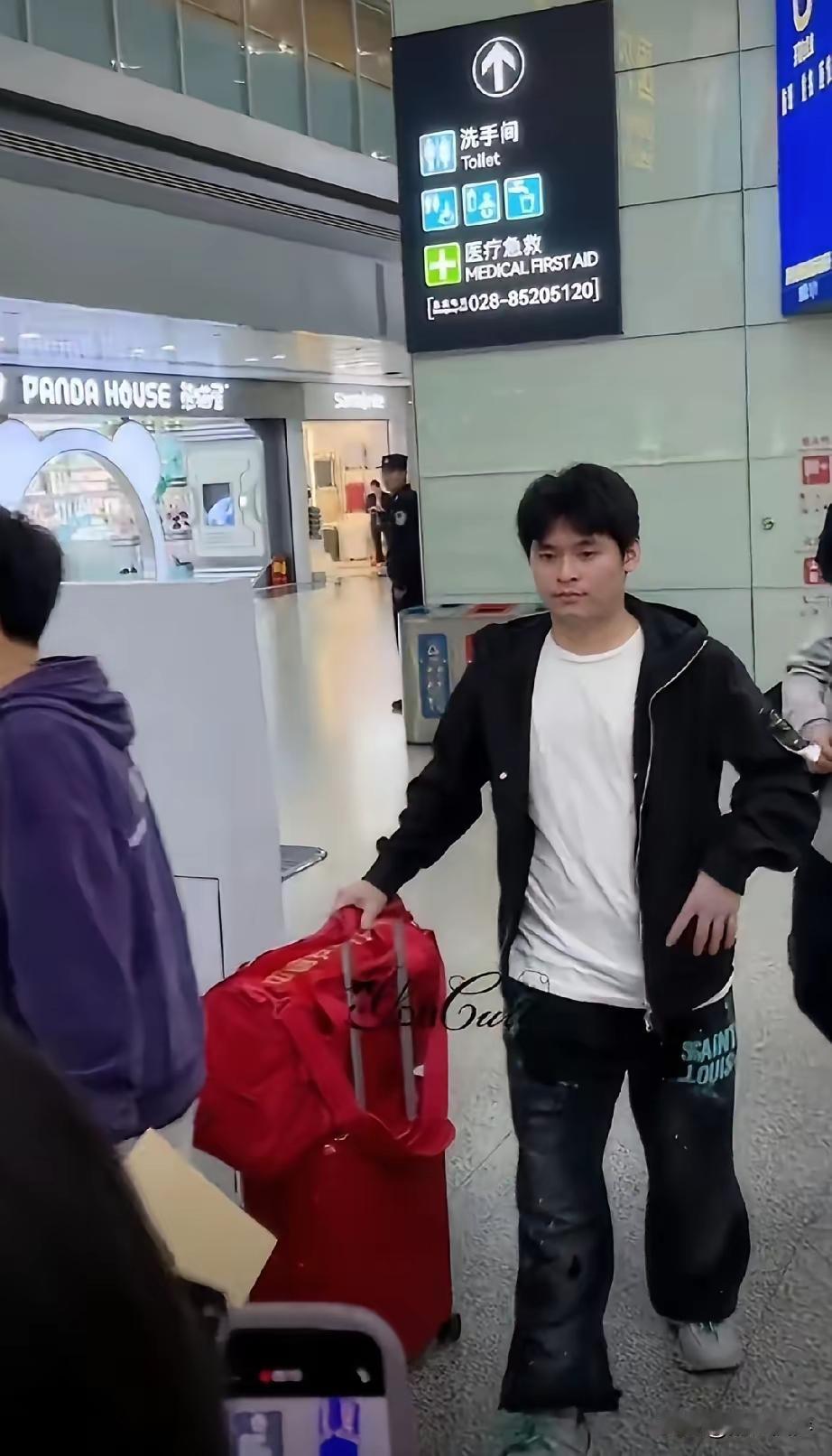 前一段时间没有乒乓球赛，感觉好久没有看到国乒的队员们了，很是想念他们。
特别感谢