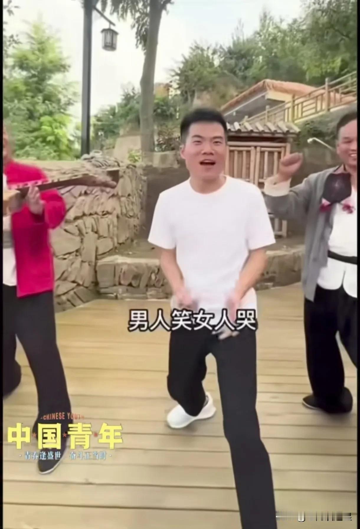 幸福的具象化表现
董老师每次讲童年
从他的讲述中真的有画面感
这孩子的记性是真的