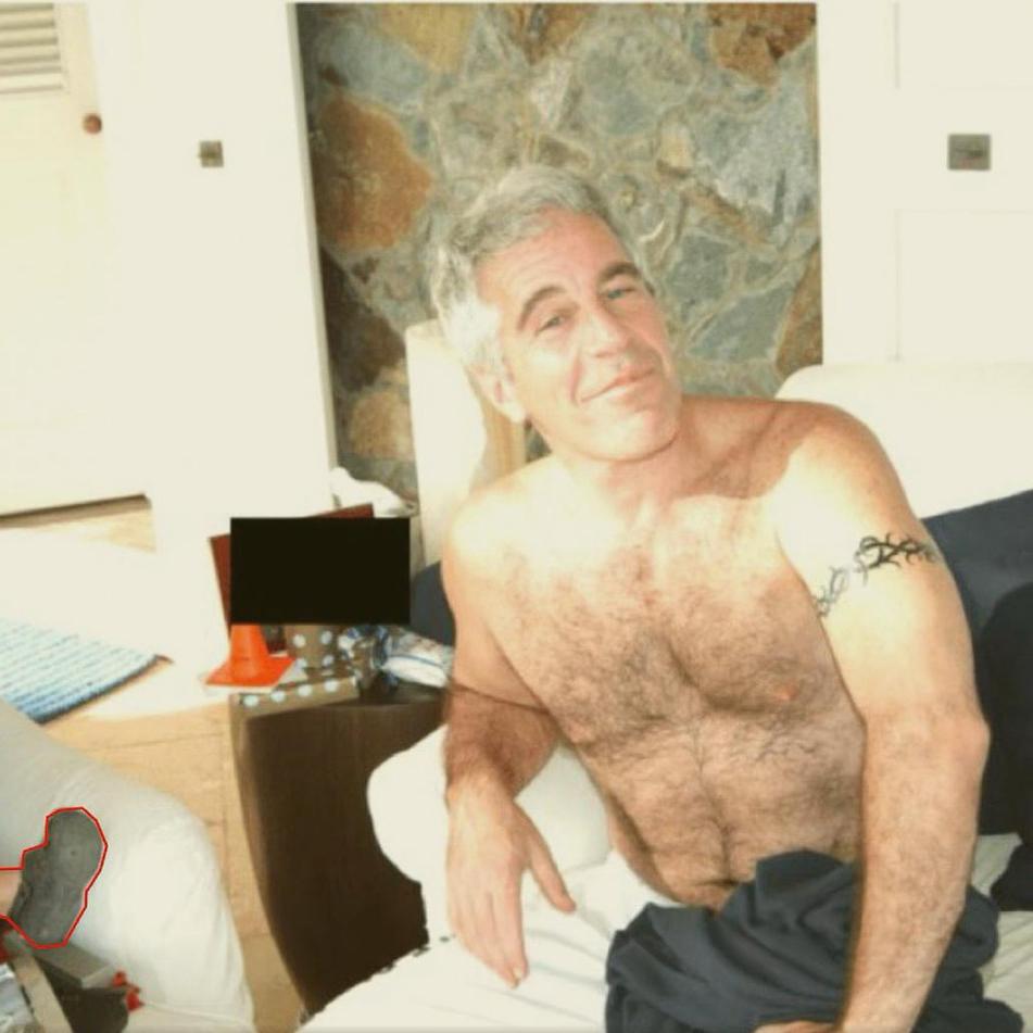 爱泼斯坦案照片网络再曝光，内容太TM“炸裂”了，竟然还有小孩子。

这些照片不是