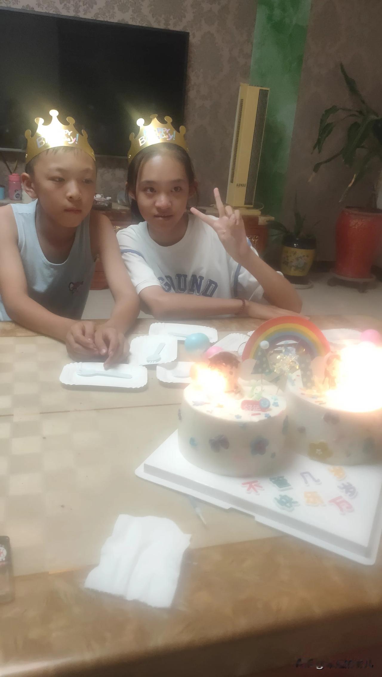 今天是我儿子的生日，
昨晚一家人给热热闹闹的过了生日。
突然想到我自己了，
自从