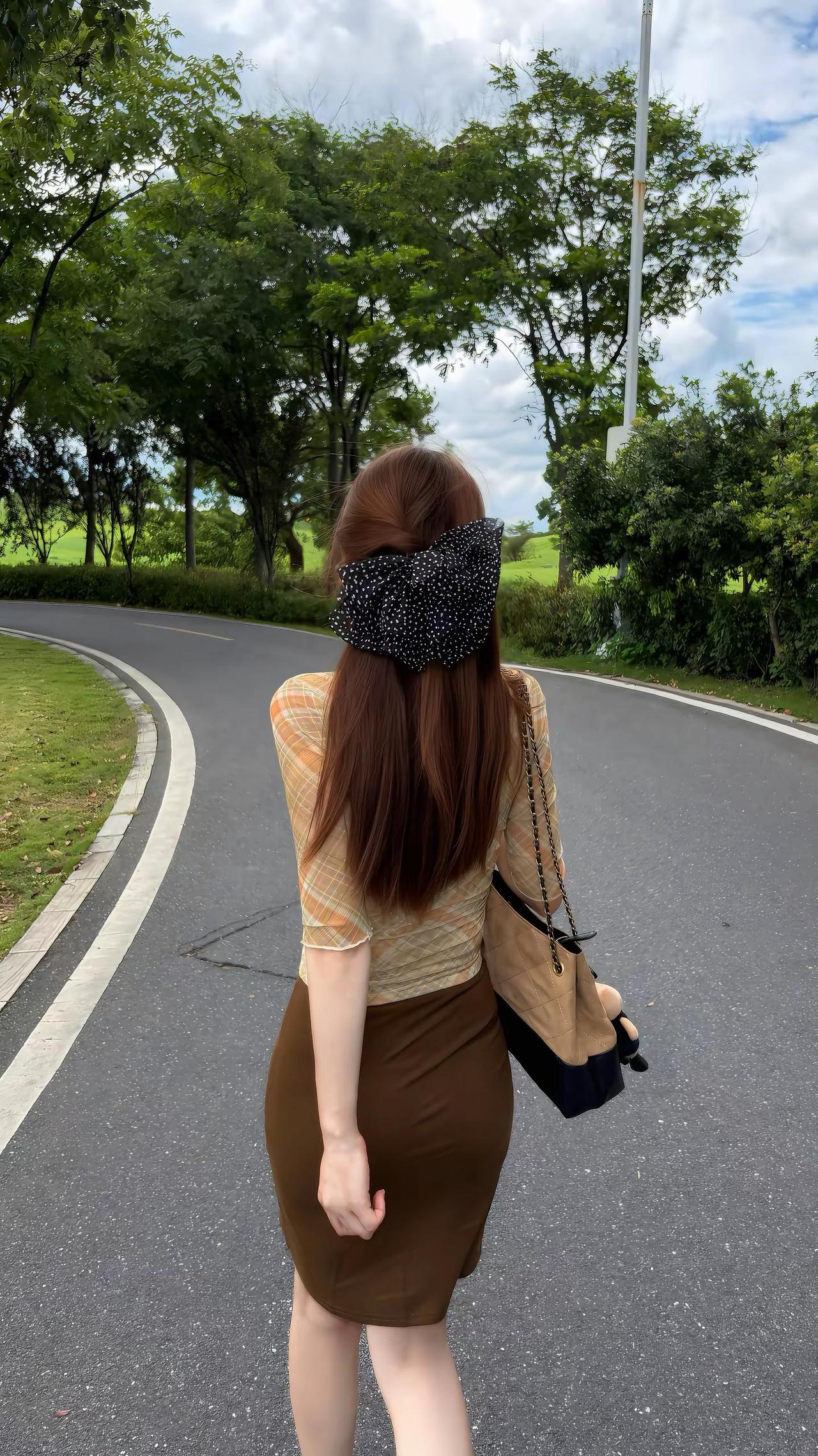 说再见太难 不想再走散 背影