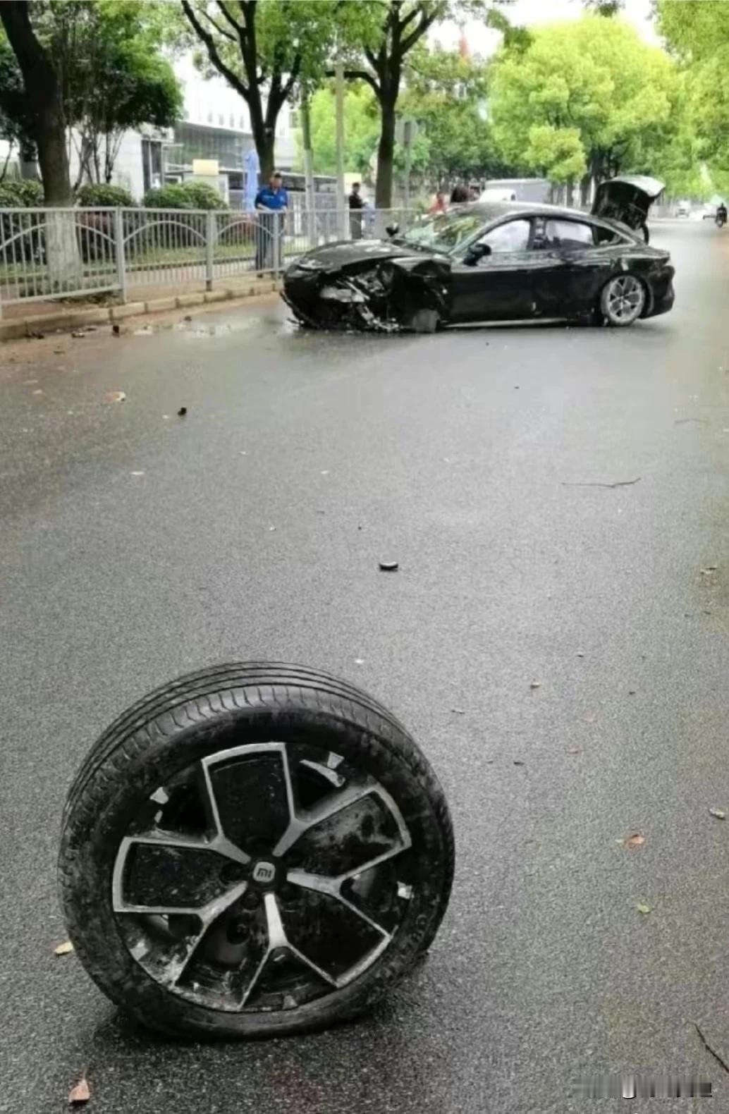 开车得慢慢开，不要开那么快，不安全因素太多了，不要以为百公里3点几秒就很快了，但