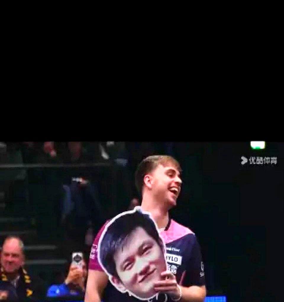 赢过樊振东的19岁小将，快被人忘了。
 
2月欧冠赛场他让二追三逆转，樊振东手握