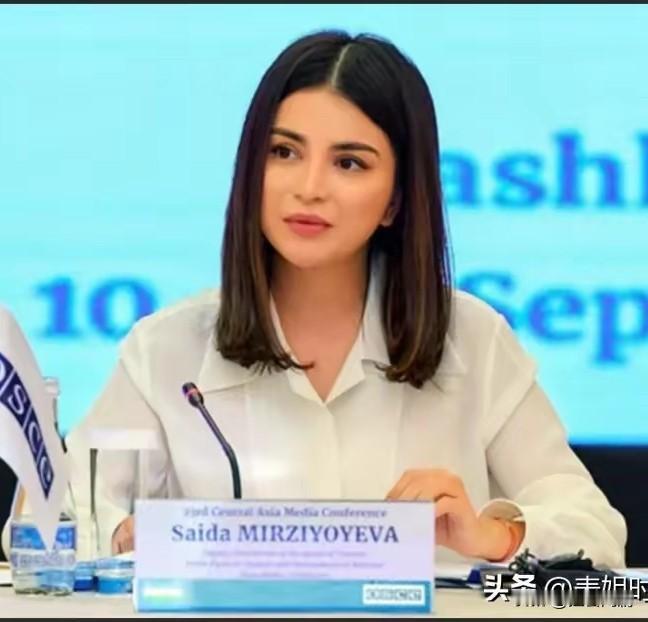 乌兹别克斯坦总统长女赛义达·米尔济约耶娃，中亚政坛极具分量的女性，2025年出任
