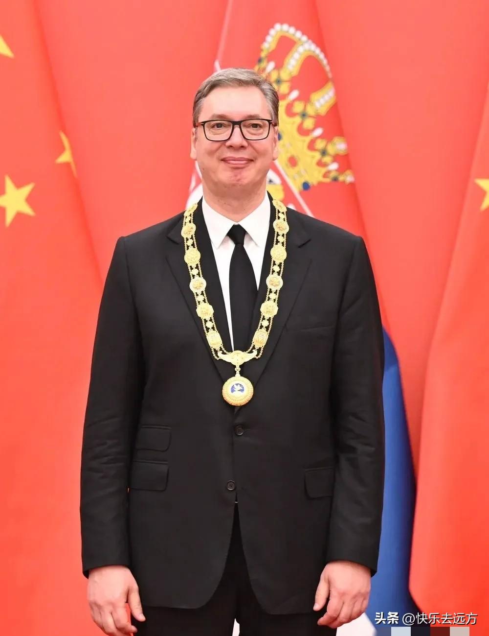 西方逼着选边站，武契奇果断访华！中国送上最高荣誉，这枚勋章分量太重

在霸权施压