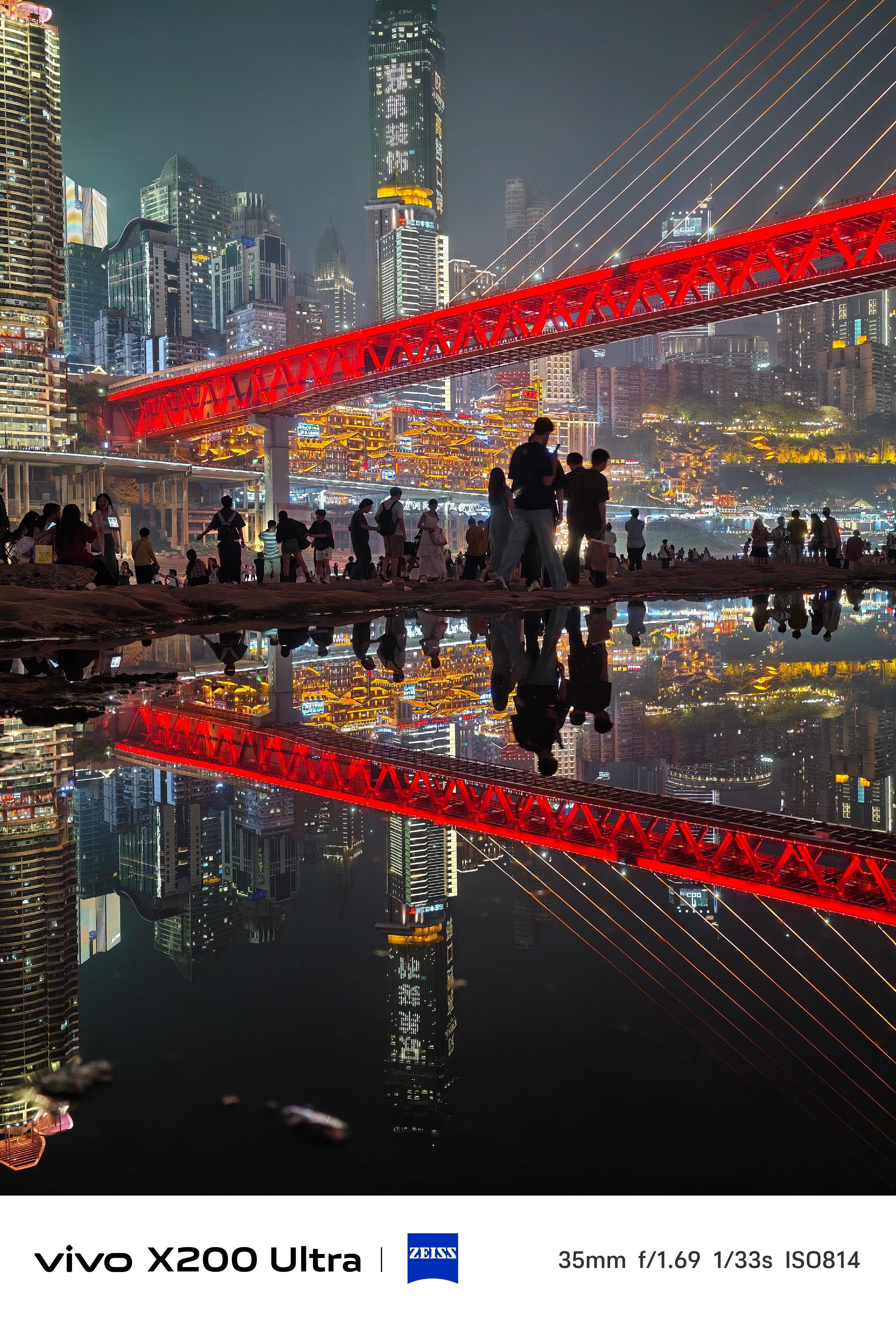 虽然已经去过好几次重庆，但还是会被这满城烟火拿捏，爬坡上坎找火锅，洪崖洞的灯亮起