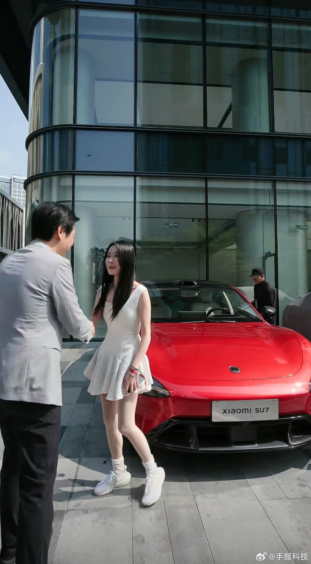 小米新SU7首批车主交付仪式刚刚刷了一会直播，原以为只有雷军自己，没想到苏炳添也