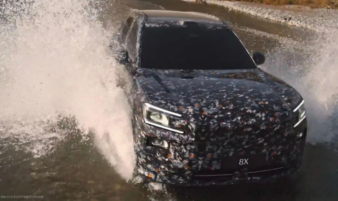 极氪发了全新旗舰SUV轻伪装视频，正式命名极氪8X，和9X同架构，定位高性能，线